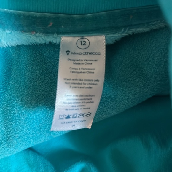 Girl’s Ivivva pull over sweatshirt size 12
Made by Lululemon - Picture 4 of 6